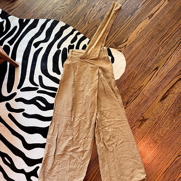 Wide Leg Pants with Single Strap - Picture 1 of 12